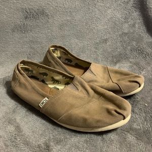 **FREE WITH ANY PURCHASE** Brown slip on toms